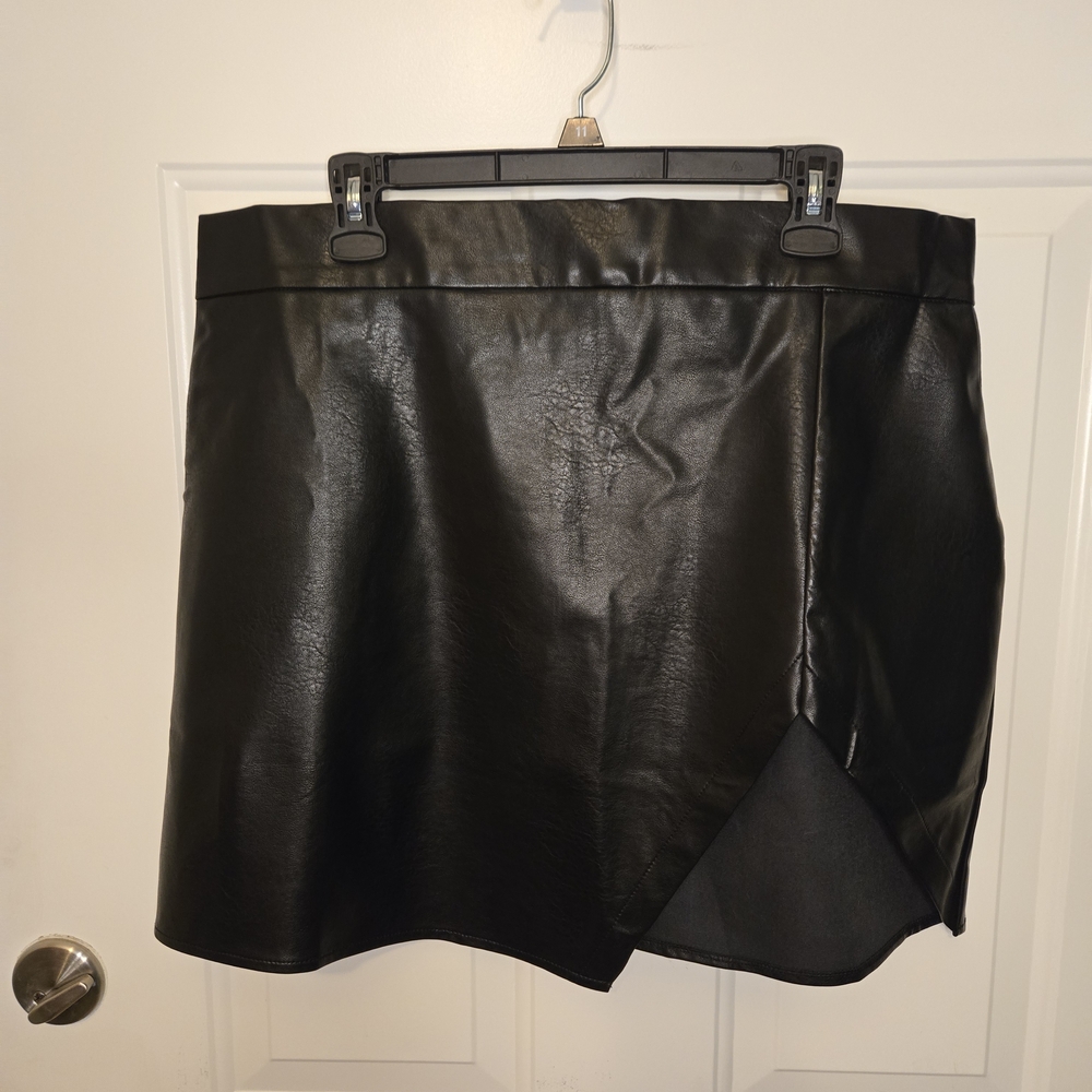 Choies Black Faux Leather Mini Skirt - Picture 2 of 5